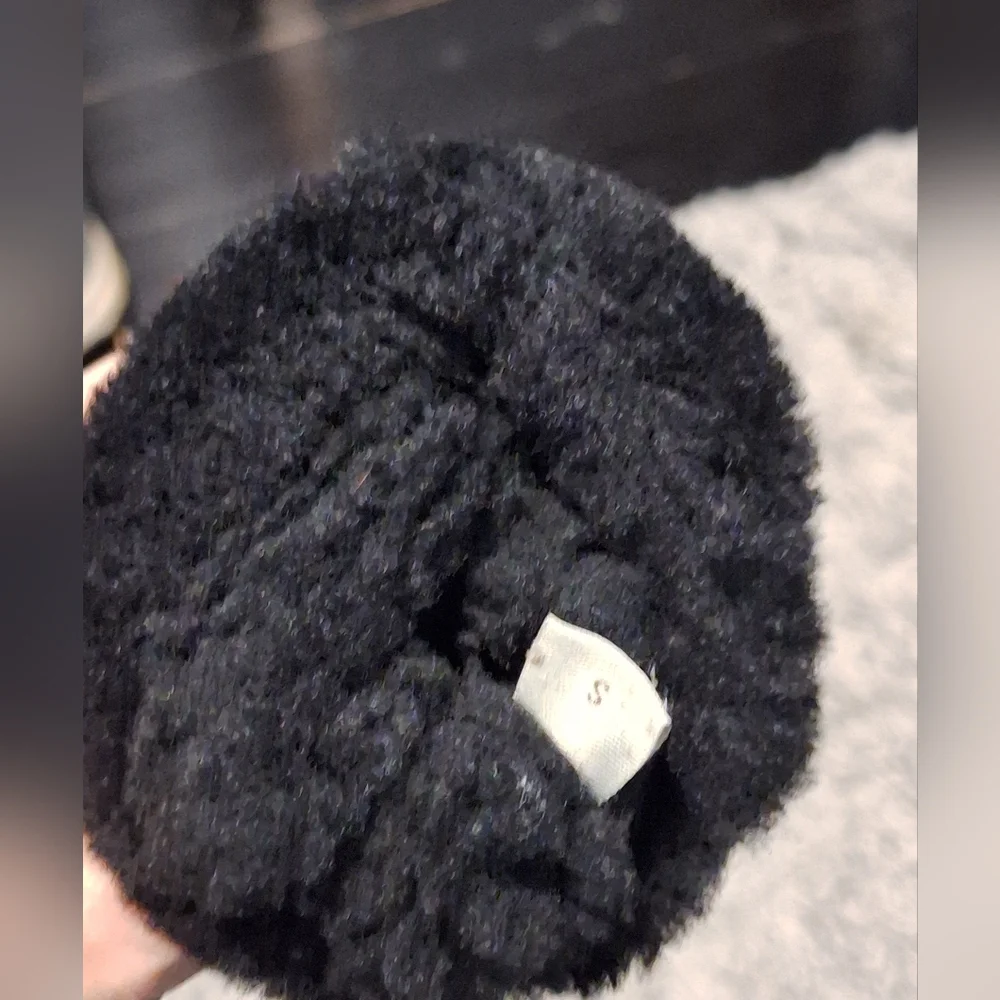 UGG | Black, Stiched Suede Gloves